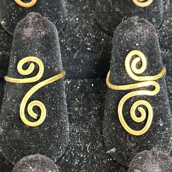 Custom Wire Design Ring - Picture 10 of 10